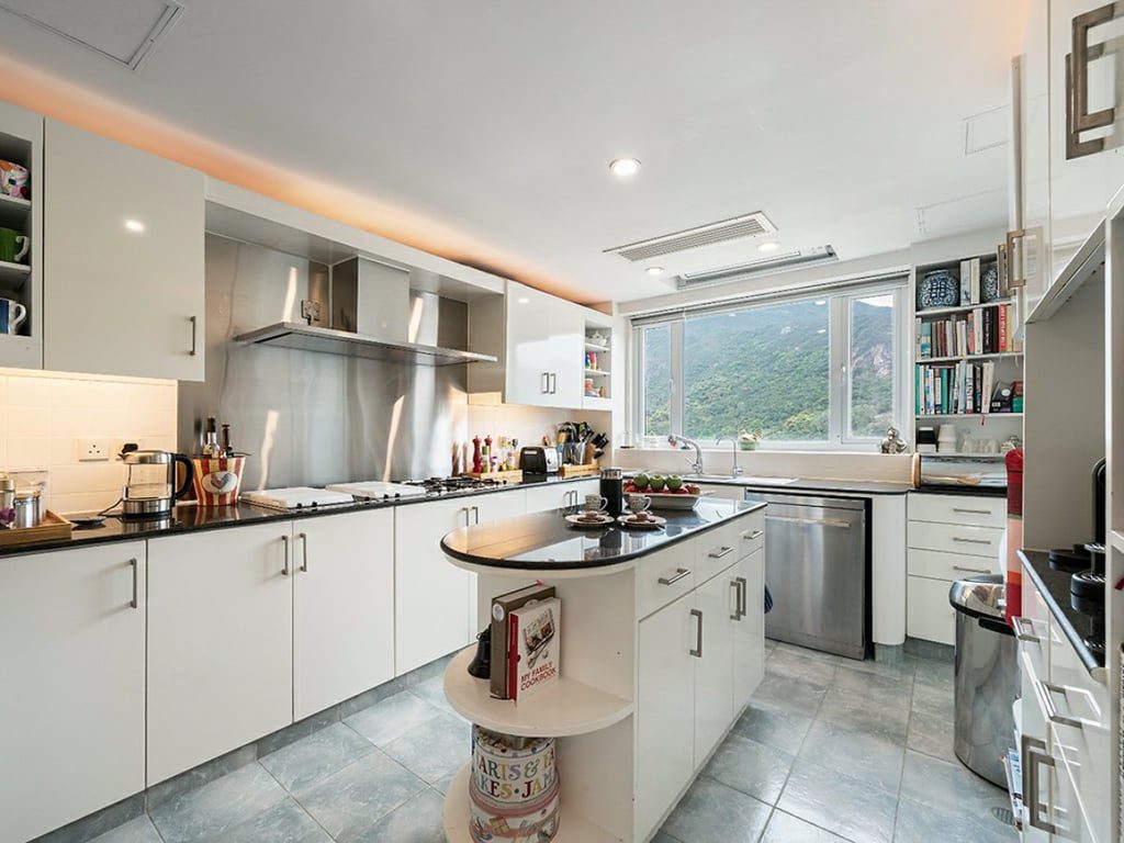 photo 7 — Woodbury Court, Pok Fu Lam