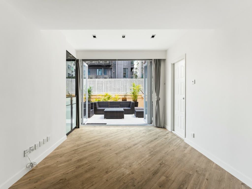 photo 5 — Sunrise House, Soho