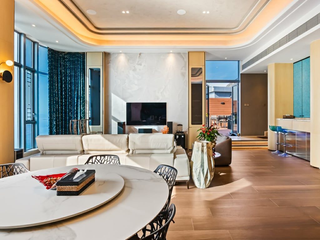 photo 3 — Residence Bel-Air South Towers (Phase 2) Twr 5, Pok Fu Lam