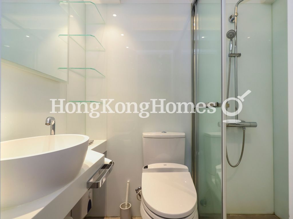 Bathroom — Westlands Court - Gee Lan Mansion, Quarry Bay