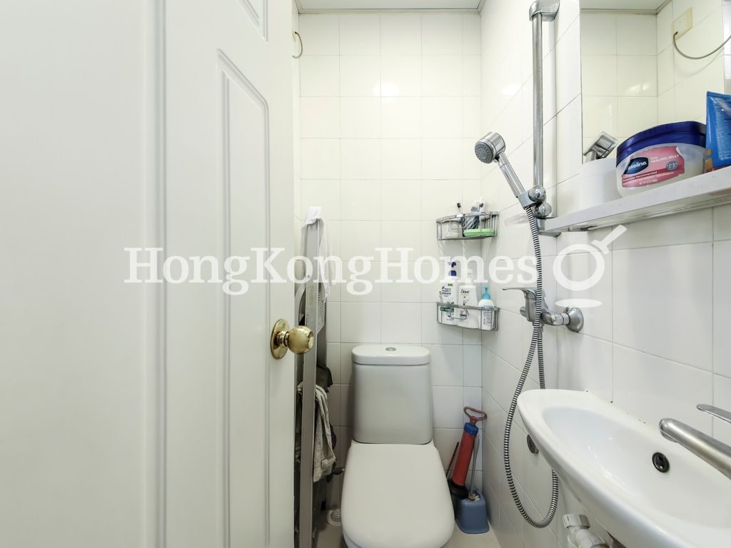 Maid's Washroom — Baguio Villa - Block 26, Pokfulam