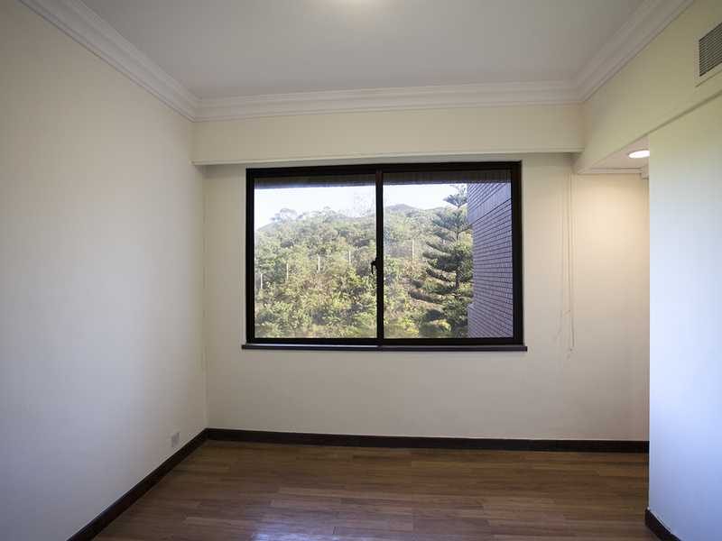 photo 7 — Hong Kong Parkview Twr 14, Repulse Bay