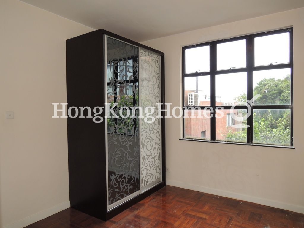 Built-in Wardrobe in Master Bedroom — Kambridge Garden, Sai Kung