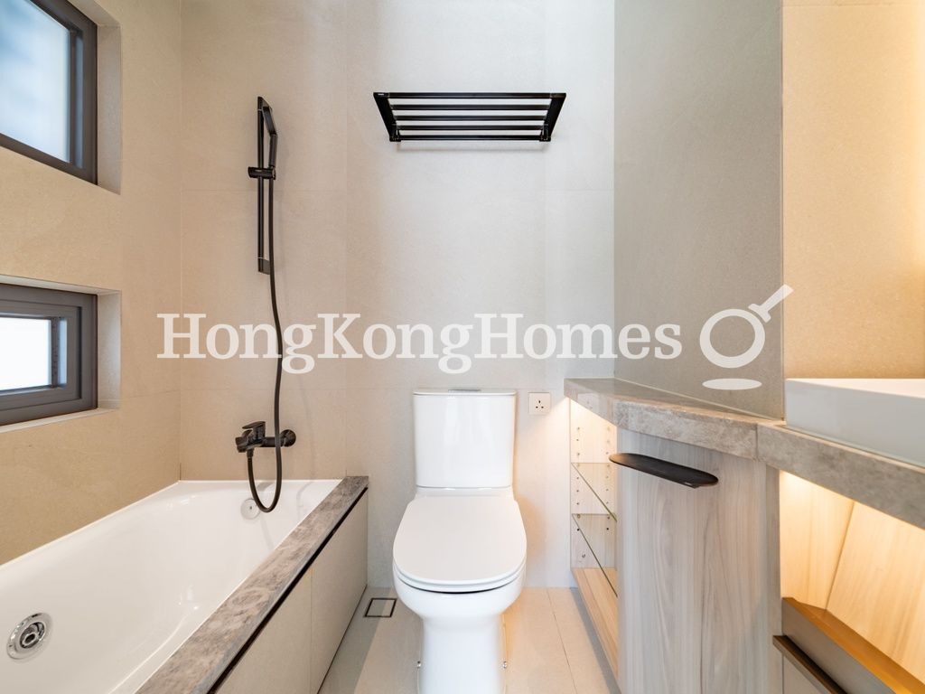 Master Bathroom — One Jardine's Lookout, Happy Valley