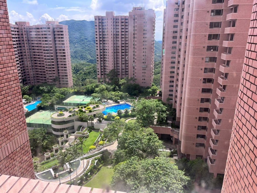 photo 2 — Hong Kong Parkview Twr 15, Repulse Bay