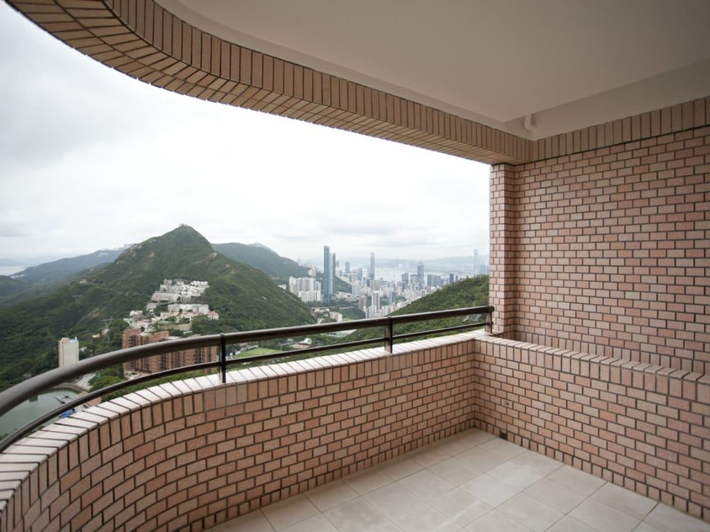 photo 3 — Hong Kong Parkview Twr 15, Repulse Bay