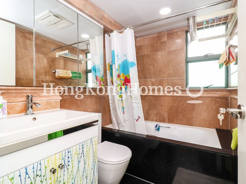 Guest Bathroom — Tung Shan Terrace, 18, Mid-levels East
