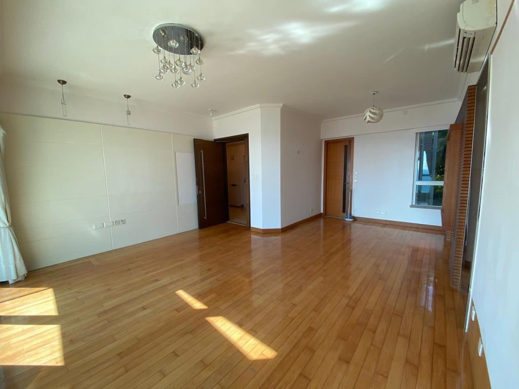 photo 15 — Villas Sorrento, Pok Fu Lam