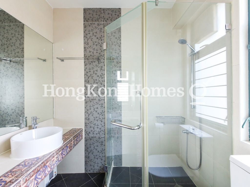 Master Bathroom — Peaksville - Block 01, Mid-levels West