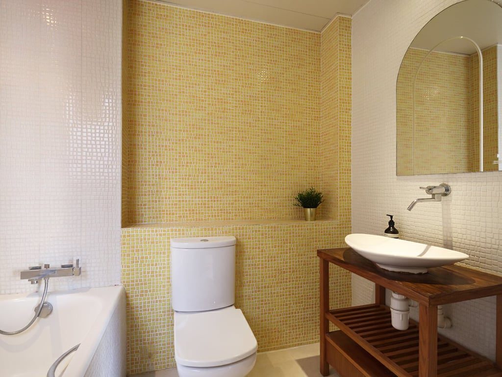 photo 12 — Belleview Place, Repulse Bay