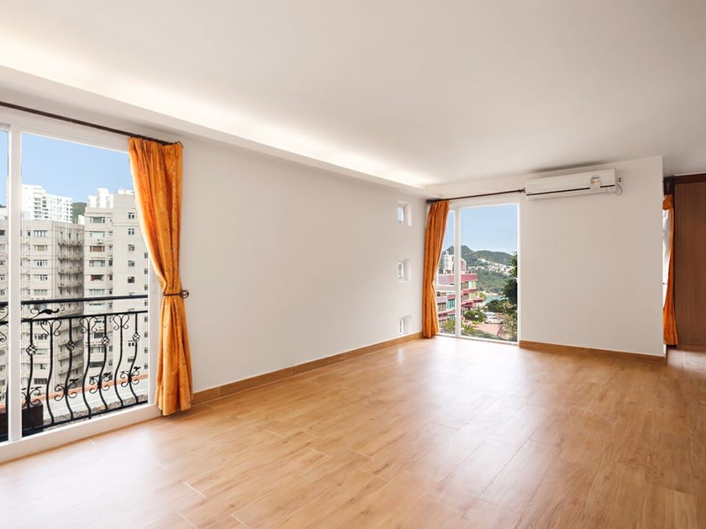 photo 3 — Belleview Place, Repulse Bay