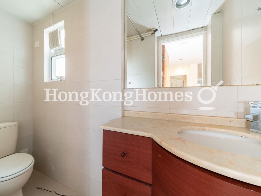 Guest Powder Room — Baguio Villa - Block 26, Pokfulam