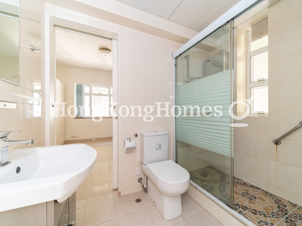 Master Bathroom — Baguio Villa - Block 26, Pokfulam