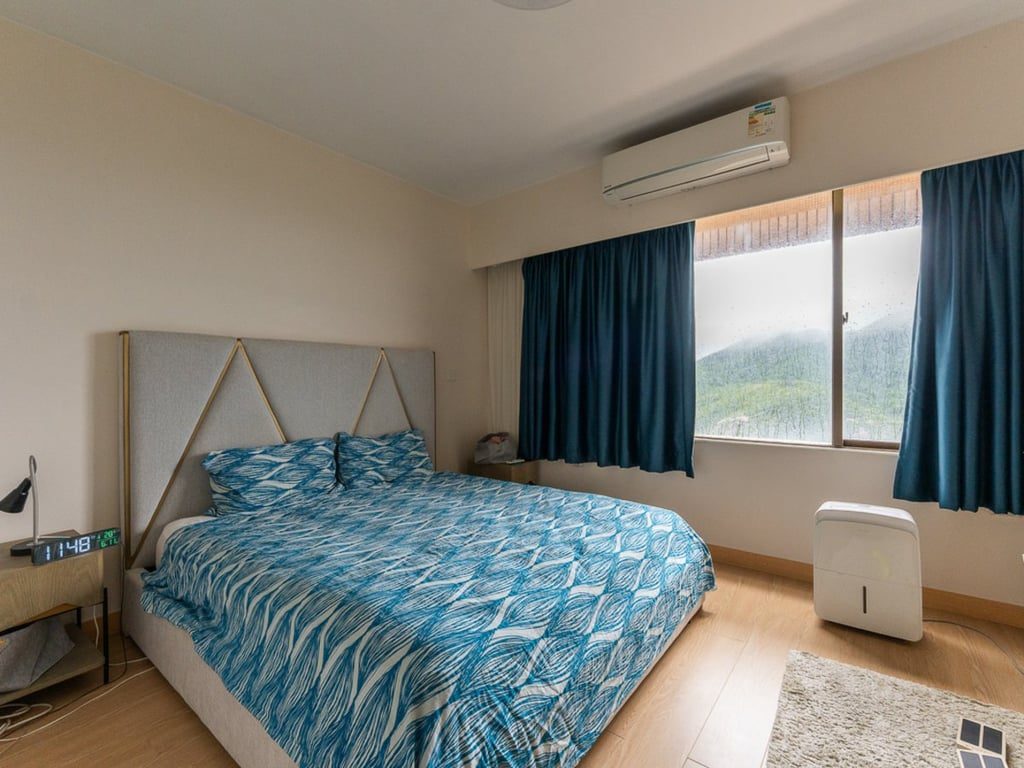 photo 4 — Hong Kong Parkview Twr 13, Repulse Bay