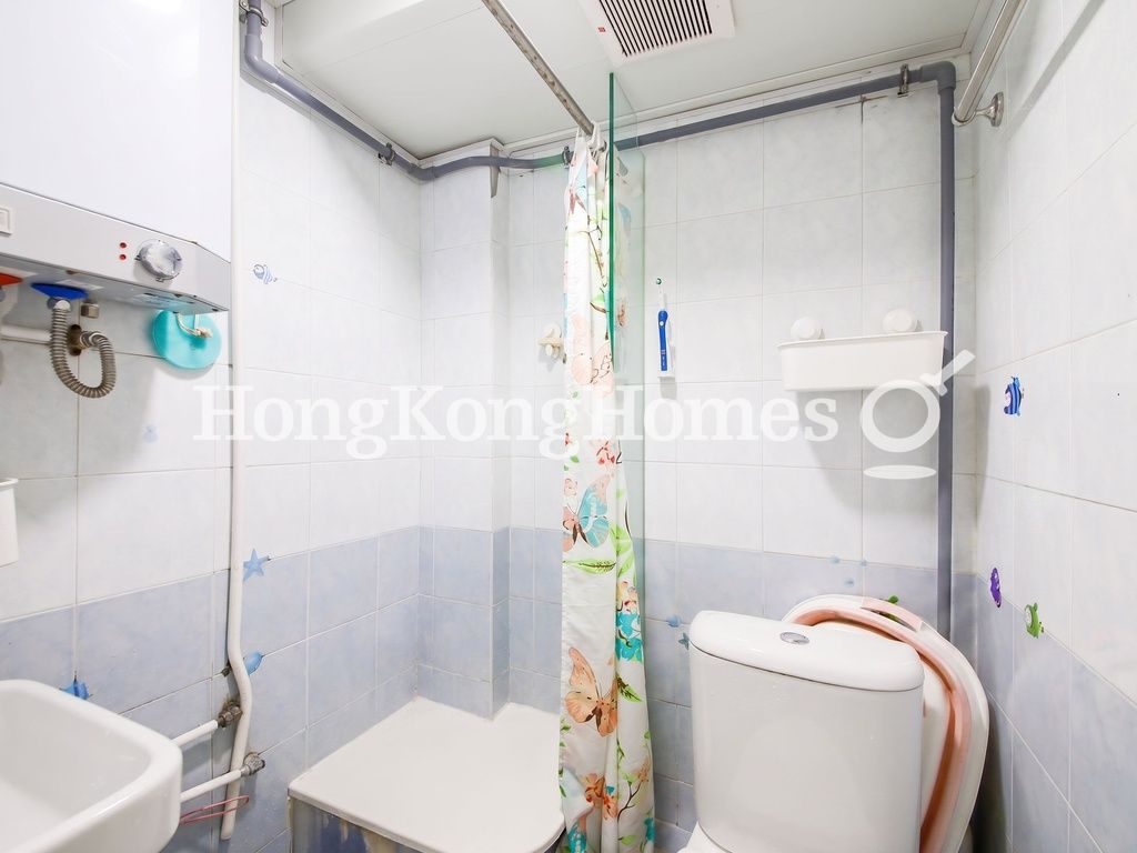 Maid's Washroom — Baguio Villa - Block 27, Pokfulam