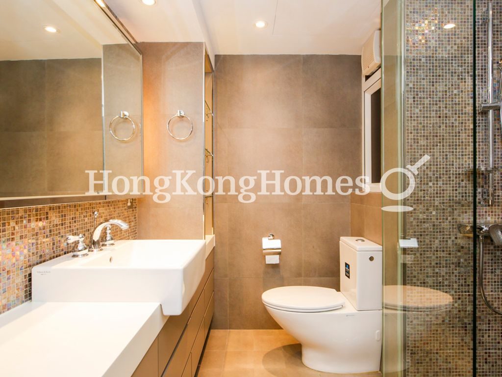 Master Bathroom — Casa Bella - Block 06, Clear Water Bay