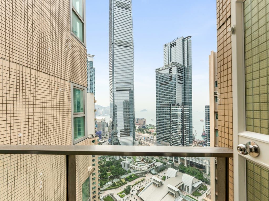 photo 5 — The Waterfront Twr 6, Kowloon Station