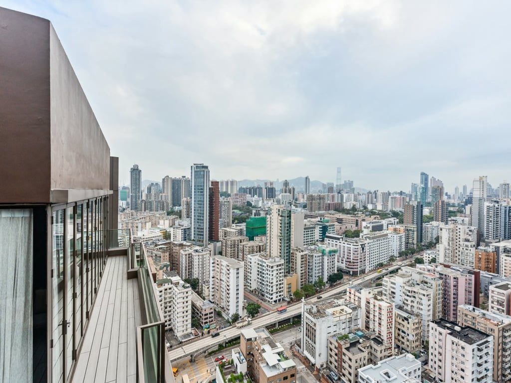 photo 23 — Sutton, Kowloon City
