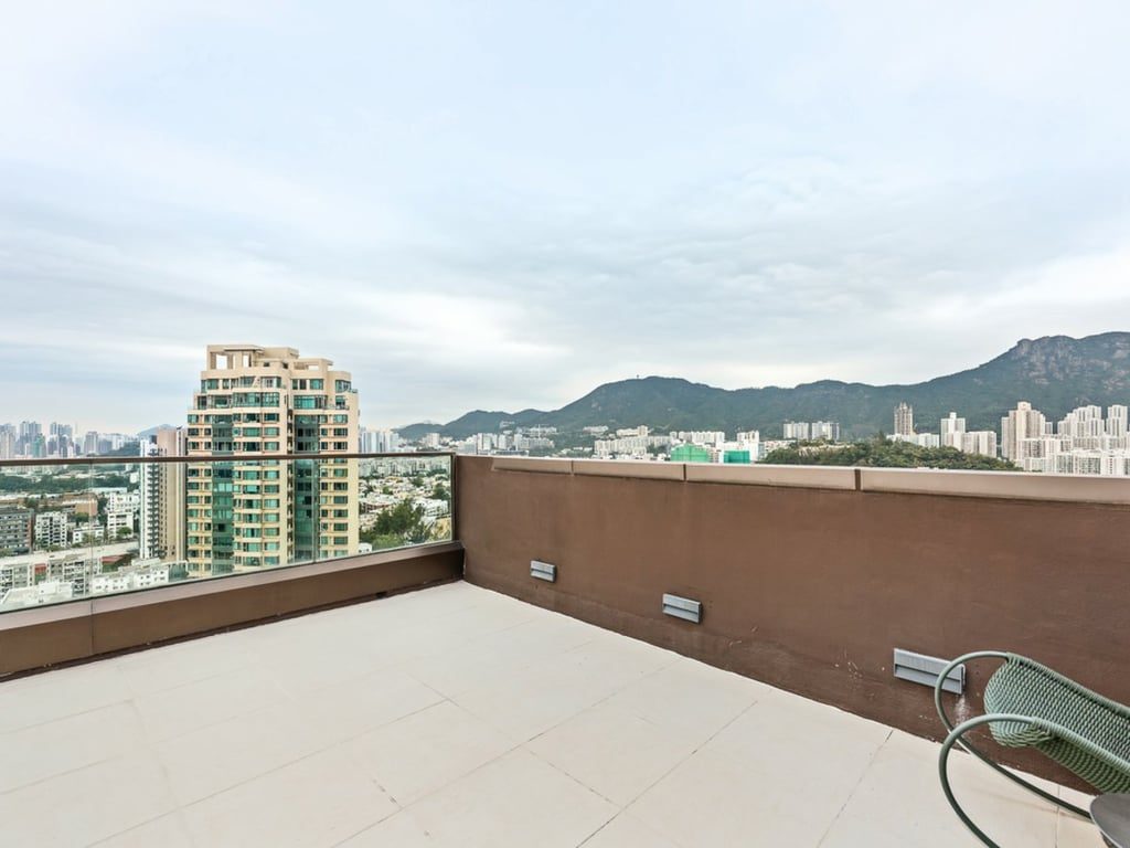 photo 24 — Sutton, Kowloon City