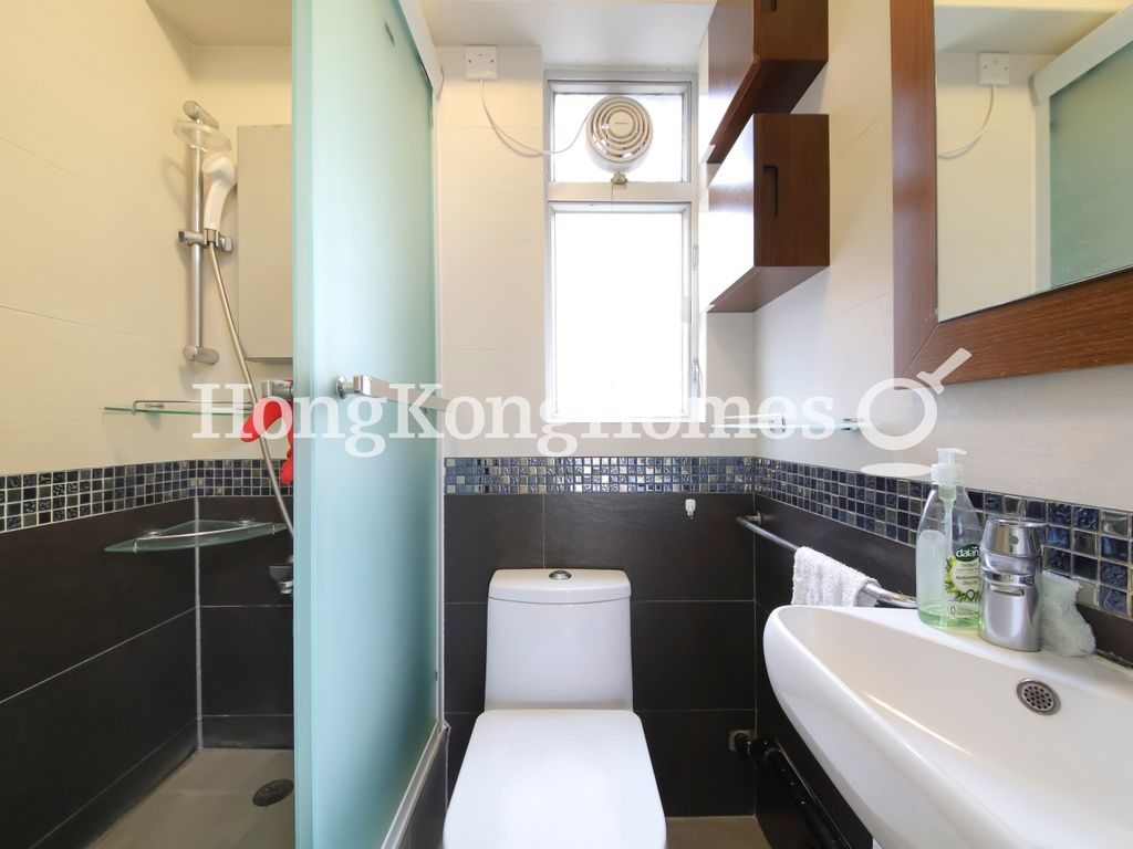Guest Bathroom — Flora Court, Mid-levels West