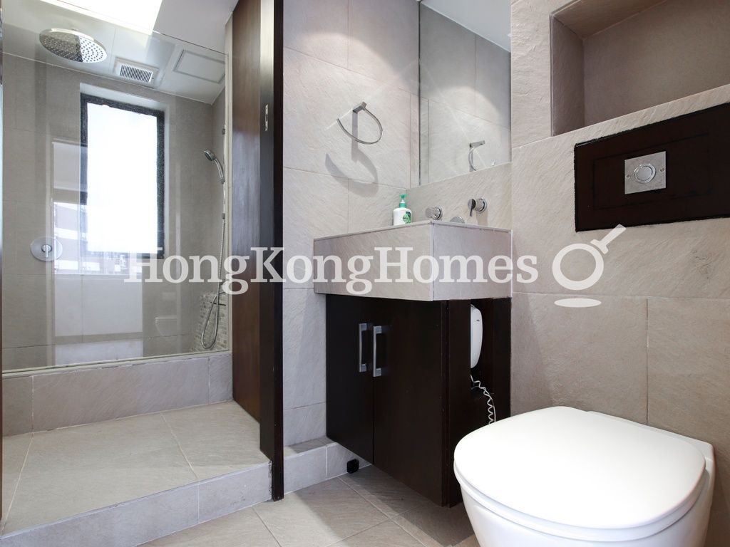Bathroom — Garfield Mansion, Mid-levels West