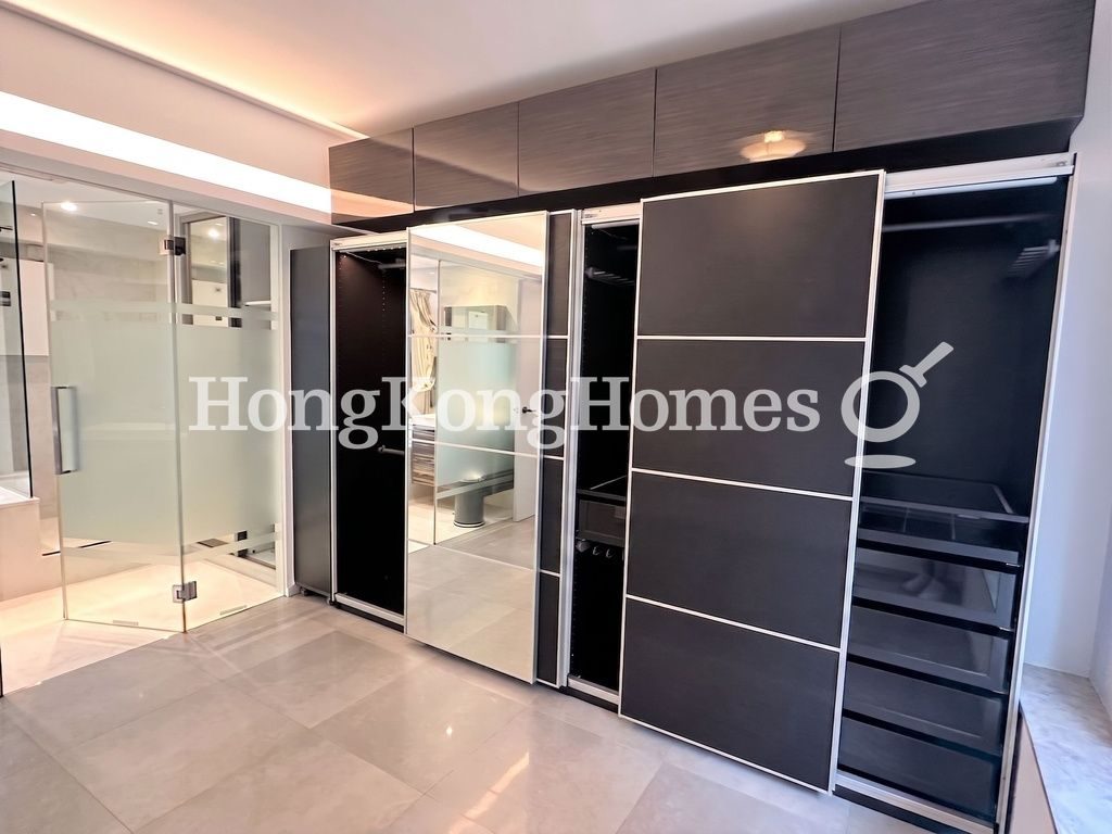 Built-in Wardrobe in Master Bedroom — Greenway Terrace - Block 02, Happy Valley