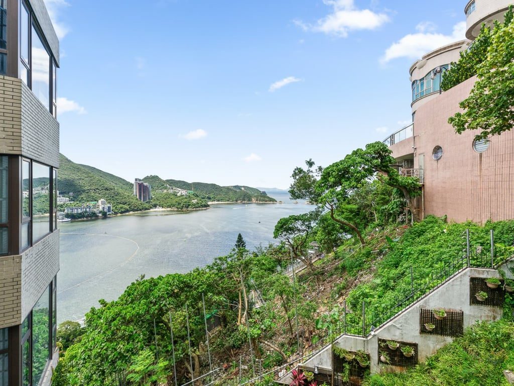 photo 2 — The Beachfront, Repulse Bay