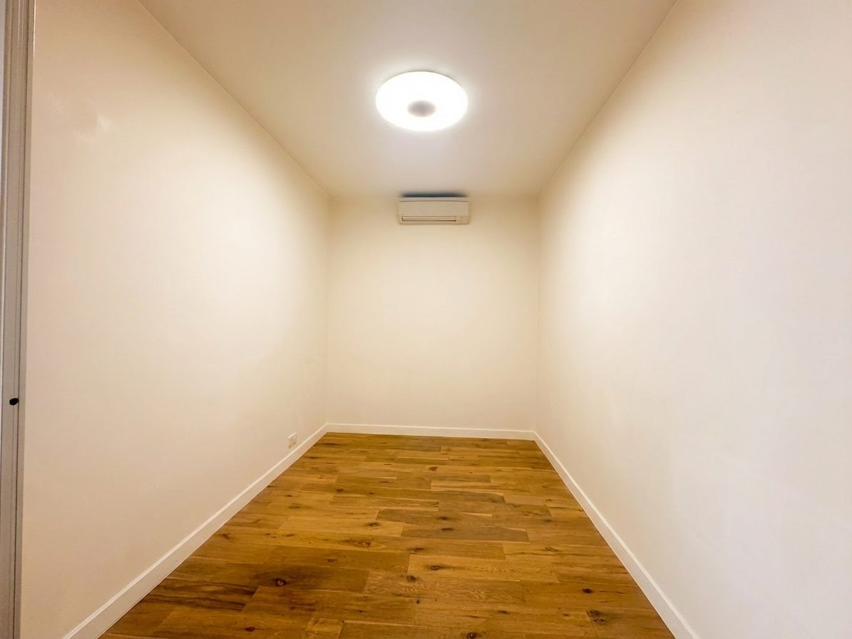 photo 13 — Leon Court, Mid Levels East