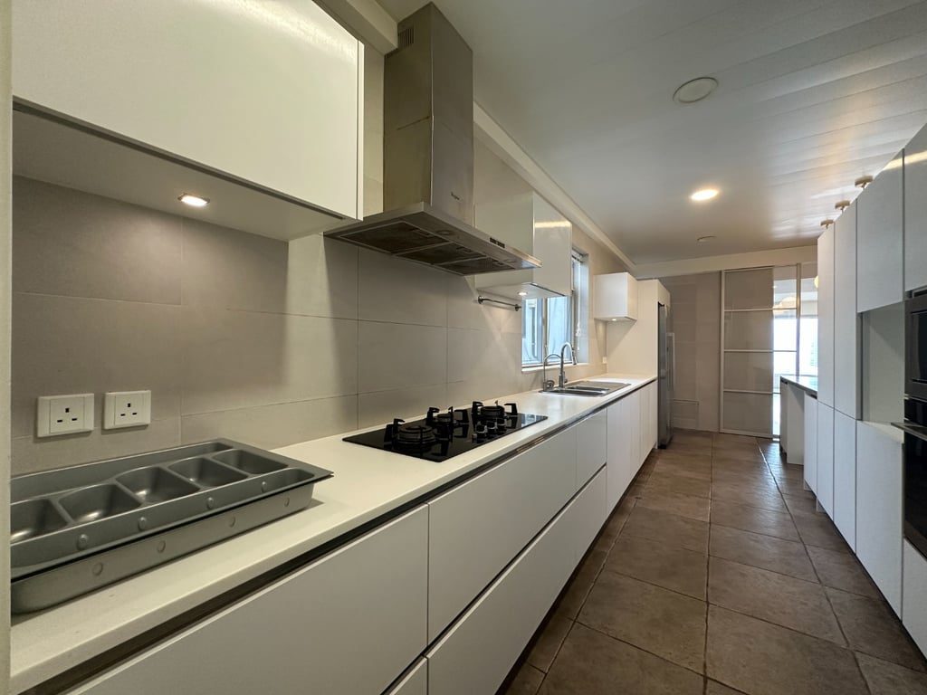 photo 16 — Leon Court, Mid Levels East