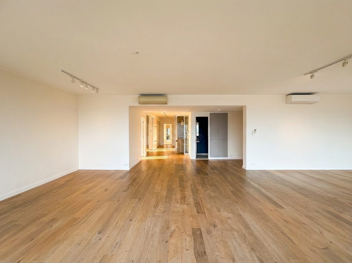 photo 3 — Leon Court, Mid Levels East