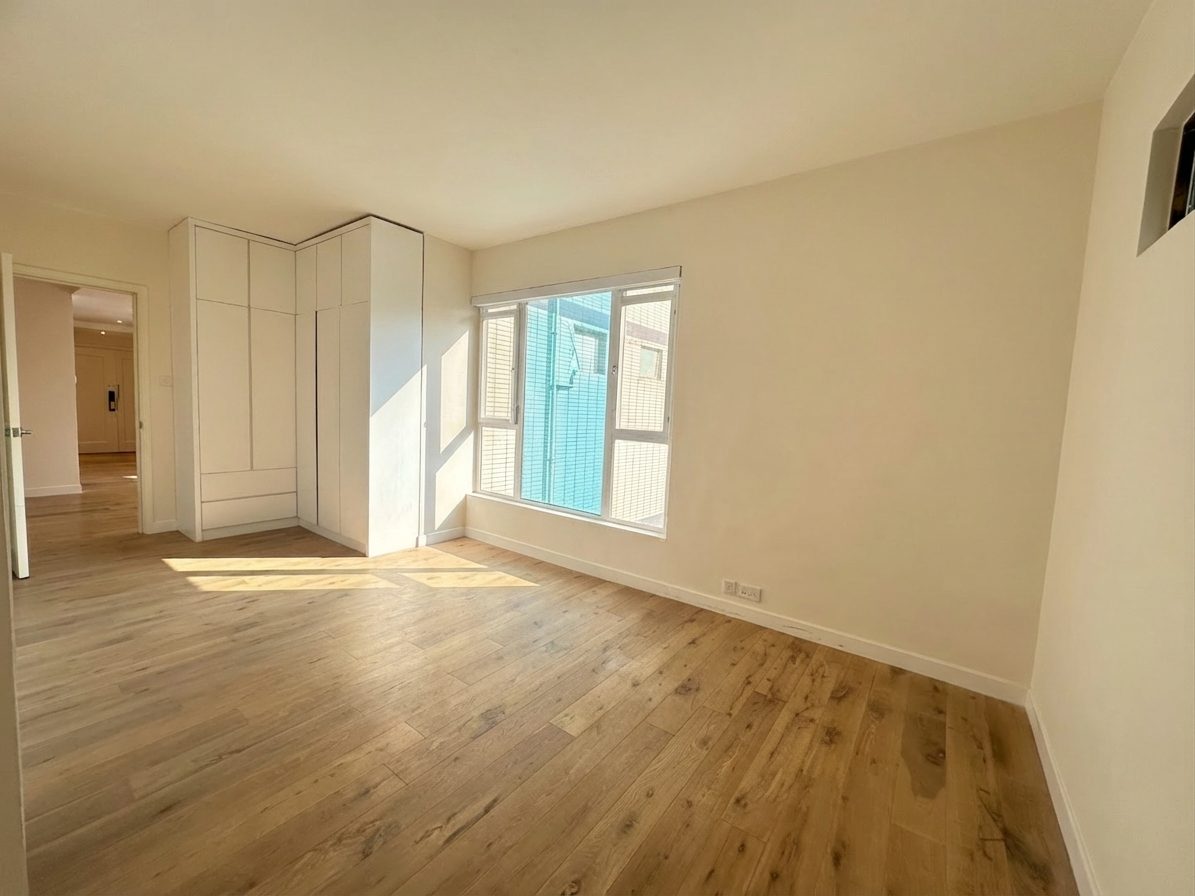 photo 8 — Leon Court, Mid Levels East