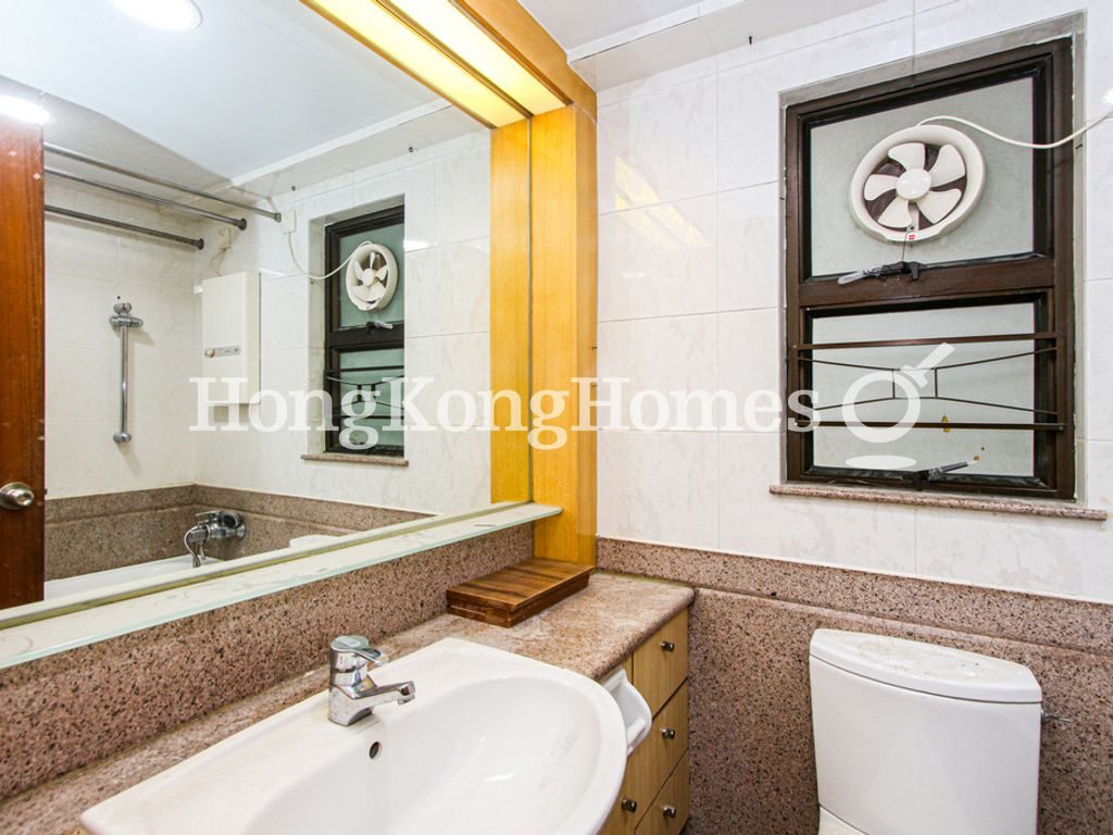 Master Bathroom — Honor Villa, Mid-levels West