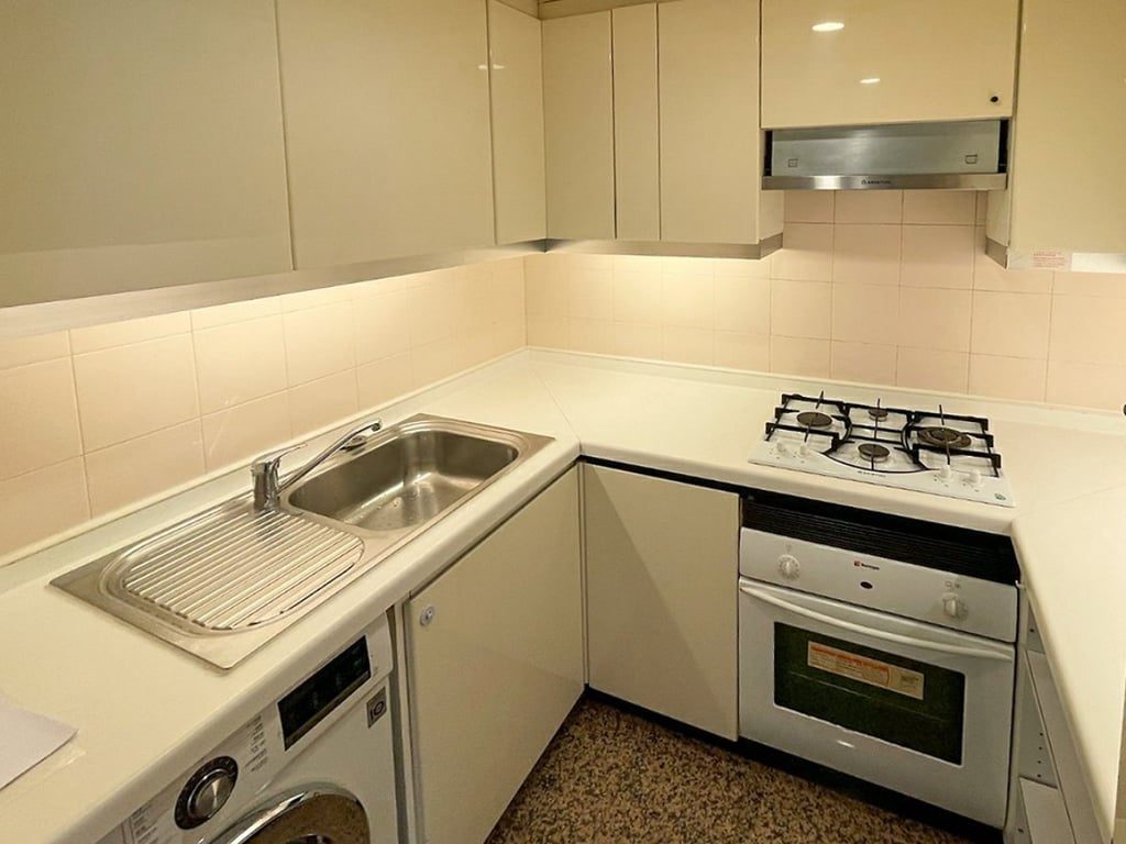 photo 7 — Convention Plaza Apartments, Wan Chai