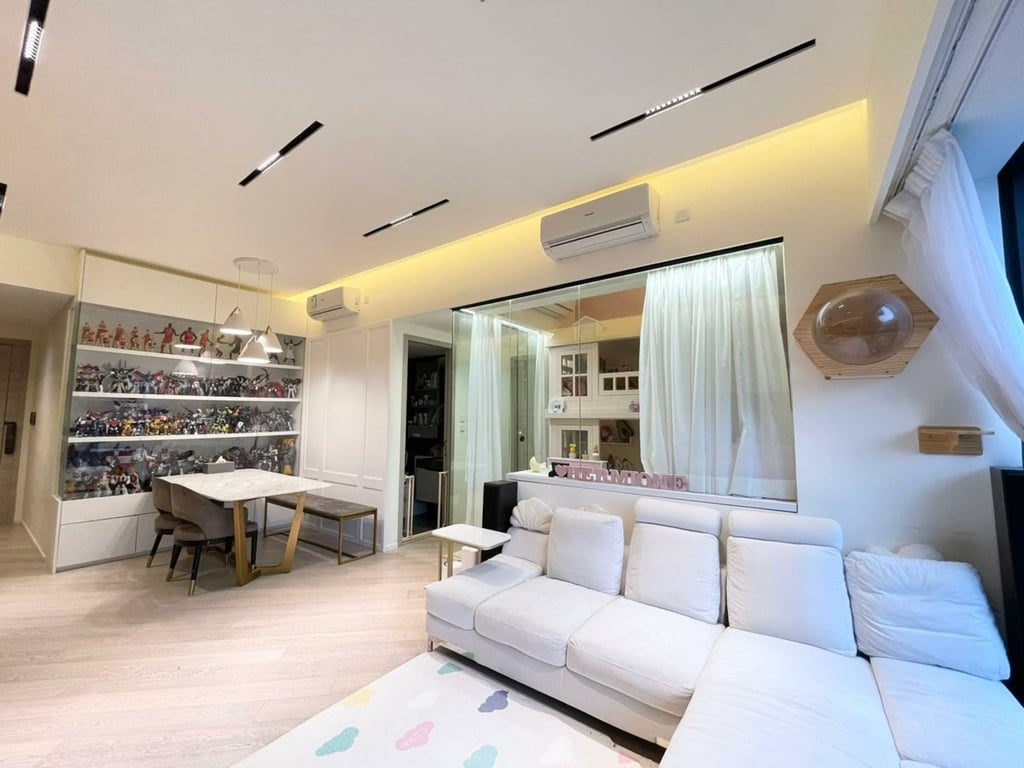 photo 2 — Fleur Pavilia Blk 3, North Point