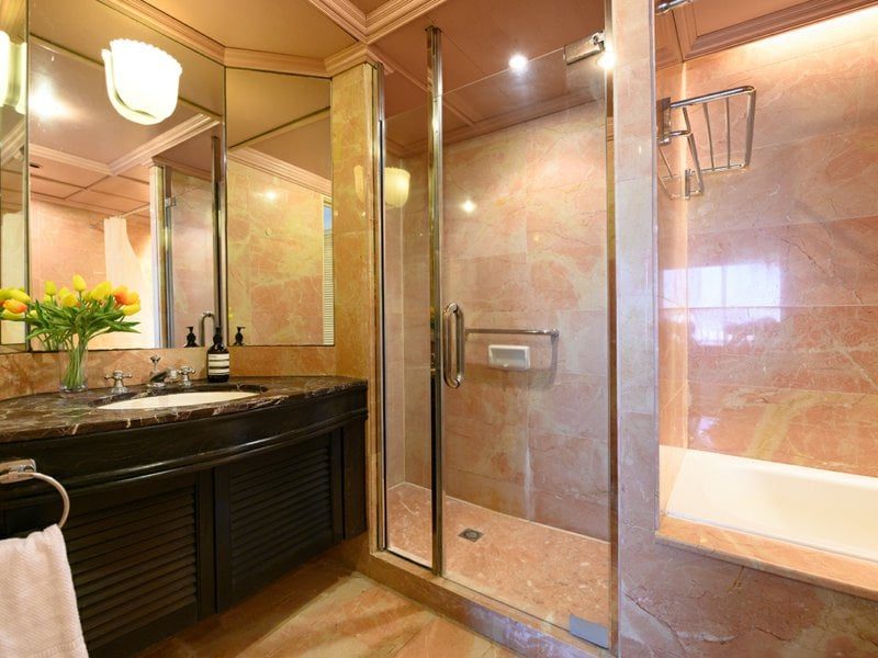 photo 5 — Convention Plaza Apartments, Wan Chai