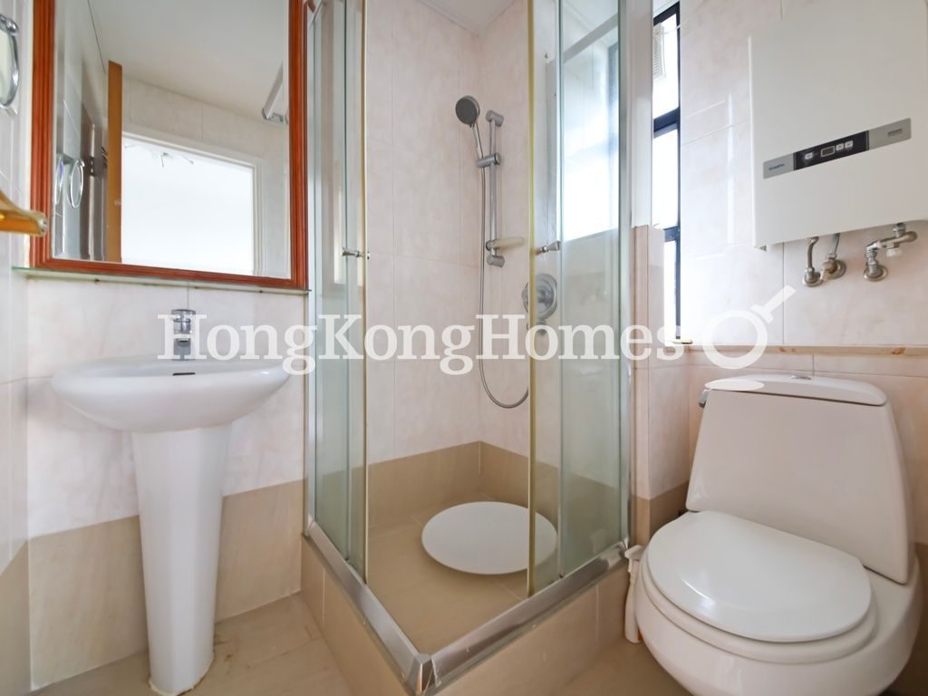 Master Bathroom — Panorama Gardens, Mid-levels West