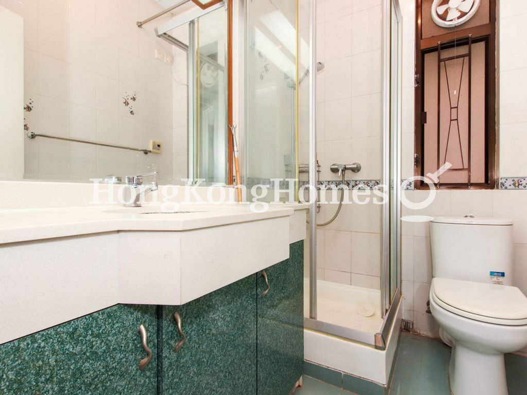 Guest Bathroom — Ping On Mansion, Mid-levels West
