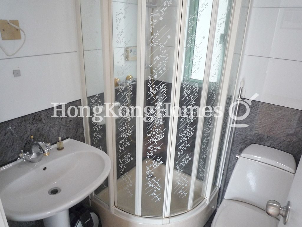 Guest Bathroom — Royal Court, Mid-levels Central