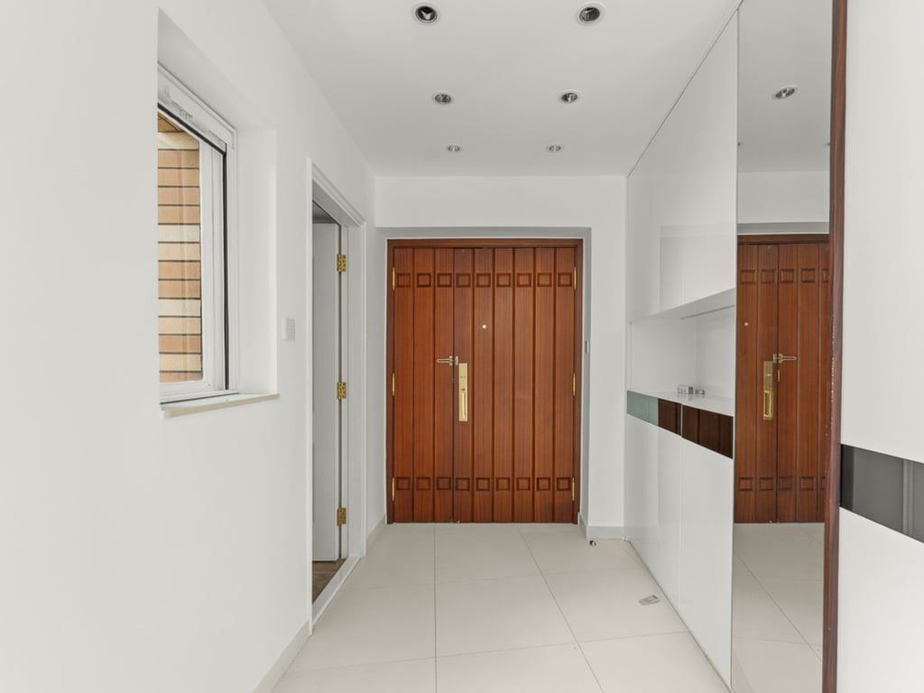 photo 14 — Ruby Court Twr 1, South Bay