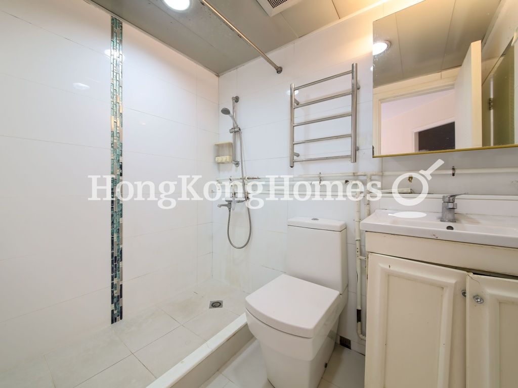Guest Bathroom — Taikoo Shing - Pine Mansion, Taikoo Shing