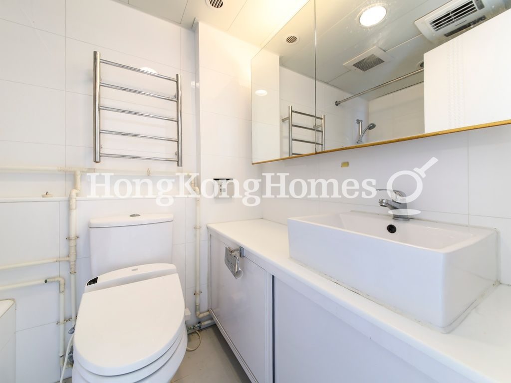 Master Bathroom — Taikoo Shing - Pine Mansion, Taikoo Shing