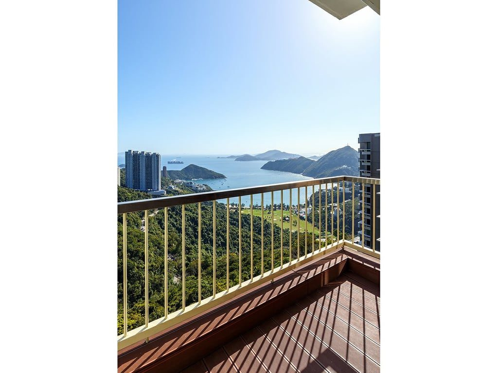 photo 3 — Ridge Court, Repulse Bay