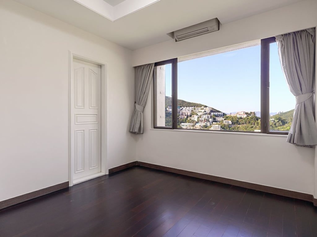 photo 7 — Ridge Court, Repulse Bay
