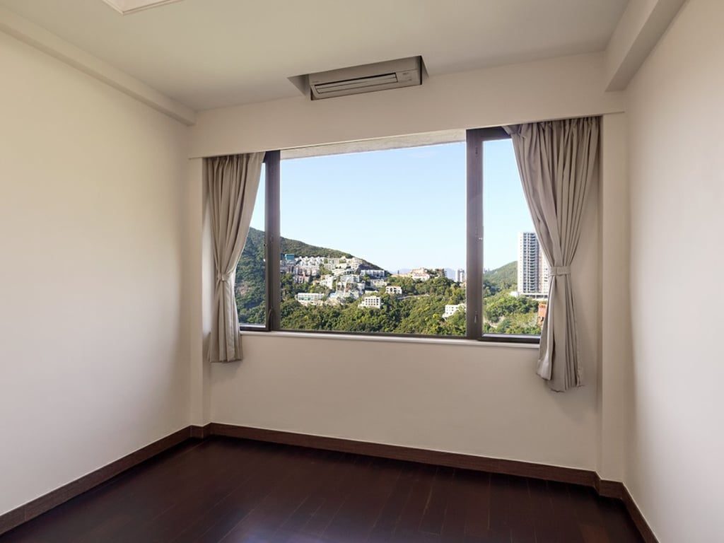 photo 9 — Ridge Court, Repulse Bay