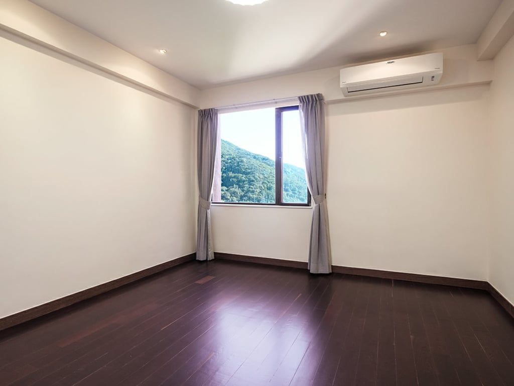 photo 10 — Ridge Court, Repulse Bay
