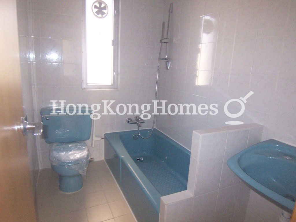 Master Bathroom — Caroline Height, Happy Valley
