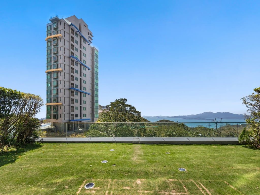 photo 2 — 3 Plunkett's Road, The Peak