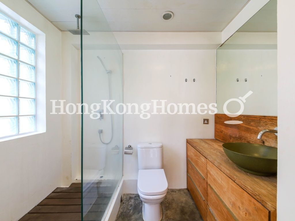 Ensuite Bathroom — Sing Woo Building, Happy Valley