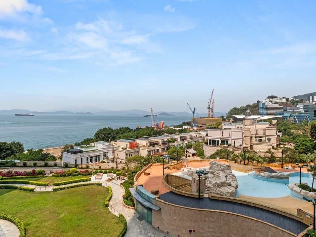 photo 3 — Residence Bel-Air (Phase 1) Twr 8, Pok Fu Lam