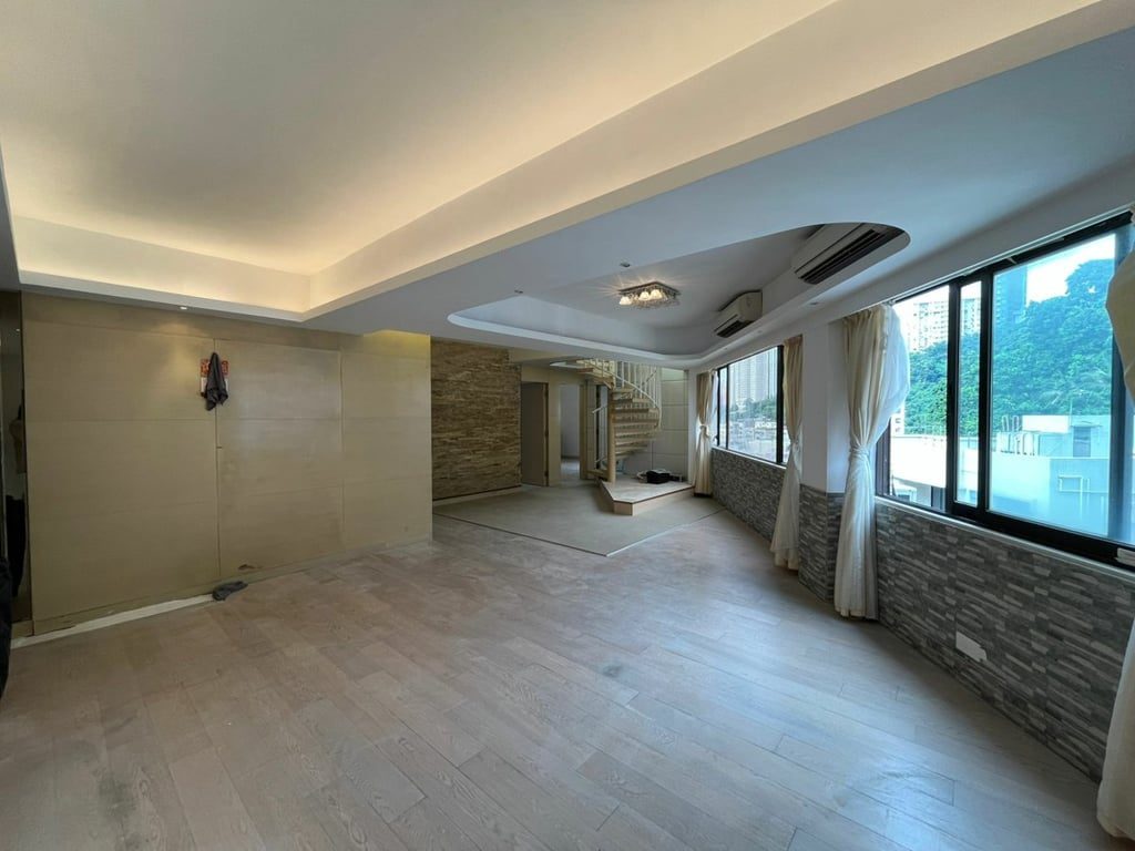 photo 5 — Sunrise Court, Happy Valley